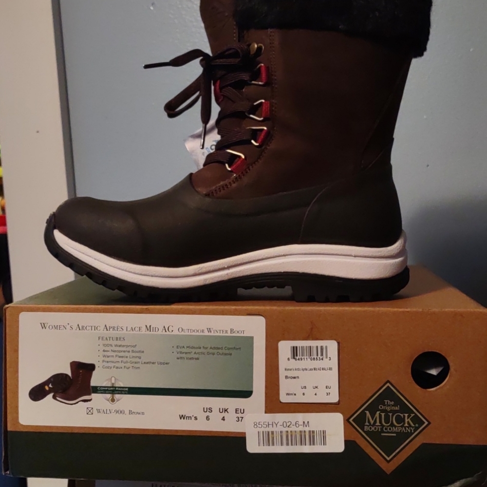 New in box muck company winter boots sz 6